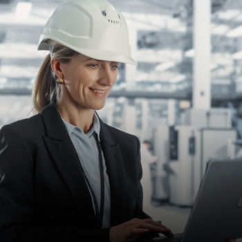 COMO O DESENVOLVIMENTO DE SOFTWARE PARA AUTOMAÇÃO INDUSTRIAL AUMENTA A EFICIÊNCIA OPERACIONAL